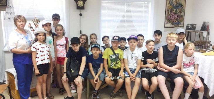 ПРОВОЖАЛА МАТЬ СЫНОВЕЙ