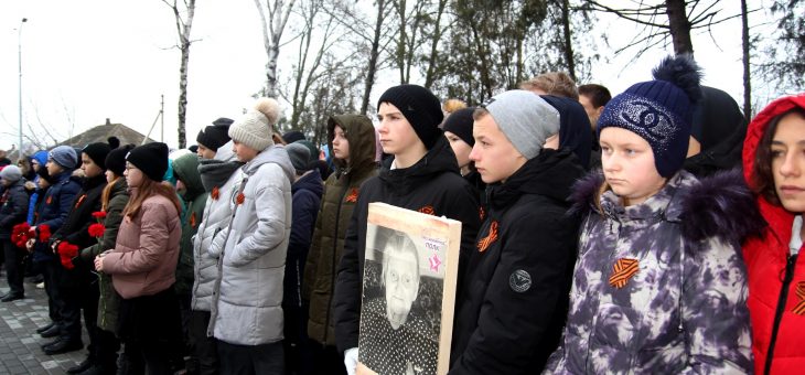 С ПОКЛОНОМ К МАТЕРИ